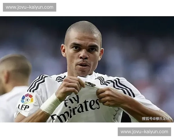 绿茵传奇的碰撞:德容与佩佩,足坛巨星的荣耀与争议