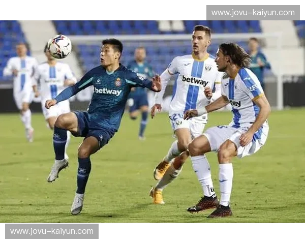 战火重燃!埃瓦尔与莱加内斯,西乙赛场上的恩怨情仇与命运交织